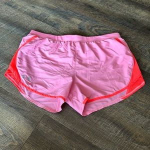 Under Armour Women’s Shorts - Large